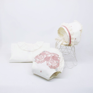 Conjunto Bebe Peto Blanco con Capota